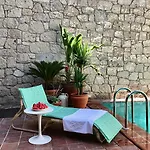 Pop Hotel